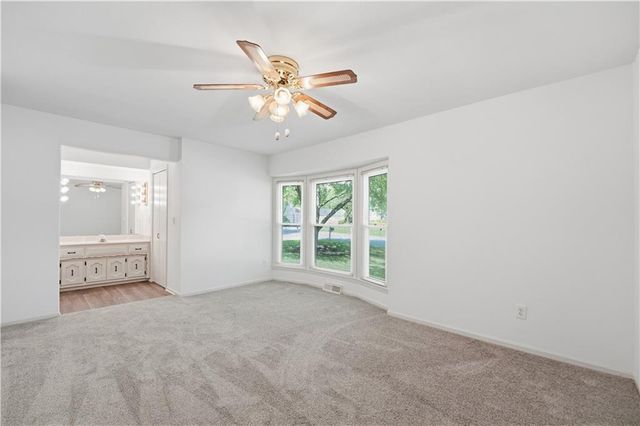 600 NE Golfview Drive, Blue Springs, MO 64014