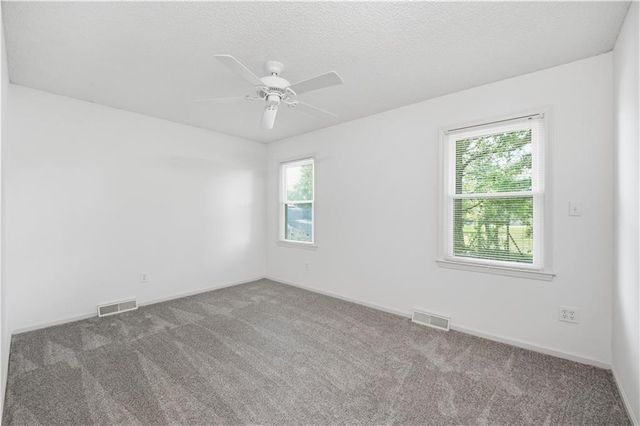 600 NE Golfview Drive, Blue Springs, MO 64014