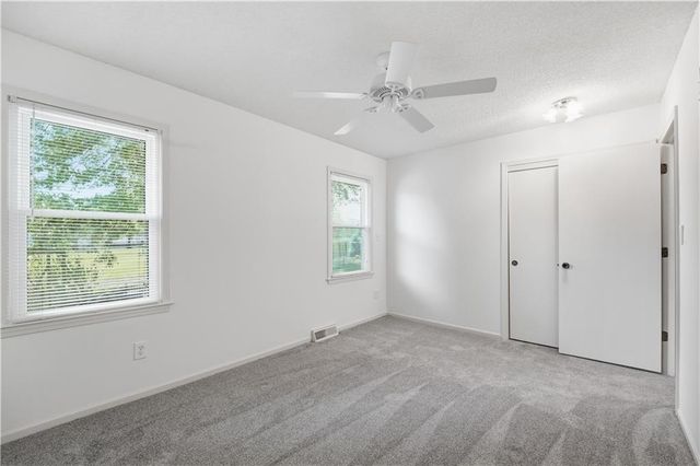 600 NE Golfview Drive, Blue Springs, MO 64014
