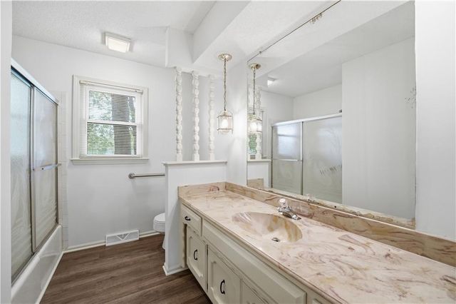 600 NE Golfview Drive, Blue Springs, MO 64014
