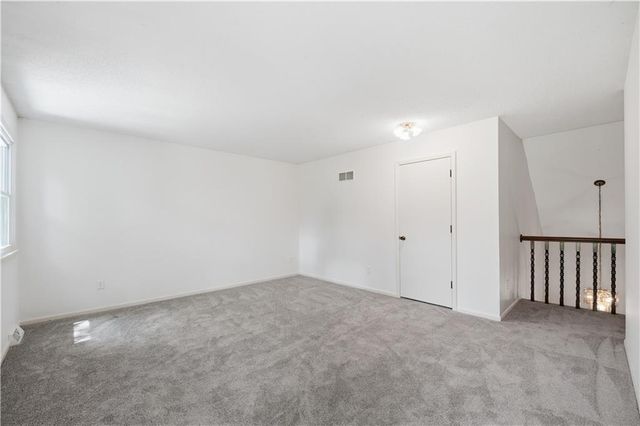600 NE Golfview Drive, Blue Springs, MO 64014