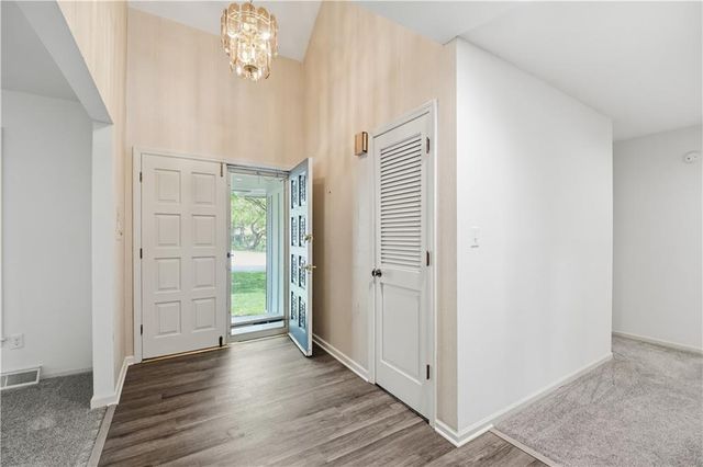 600 NE Golfview Drive, Blue Springs, MO 64014