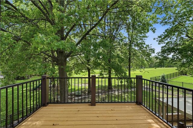 600 NE Golfview Drive, Blue Springs, MO 64014