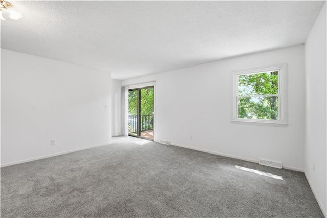 600 NE Golfview Drive, Blue Springs, MO 64014