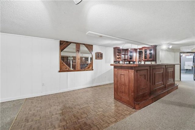 600 NE Golfview Drive, Blue Springs, MO 64014