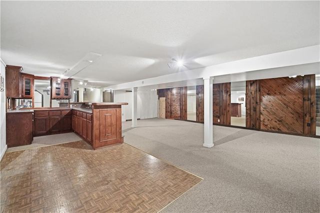 600 NE Golfview Drive, Blue Springs, MO 64014