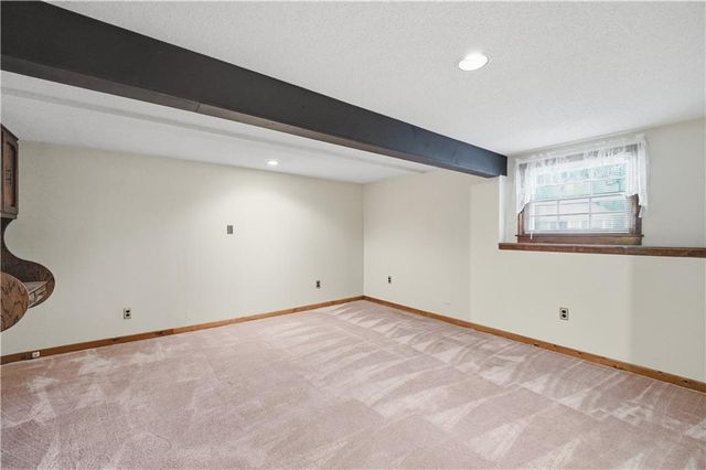 600 NE Golfview Drive, Blue Springs, MO 64014