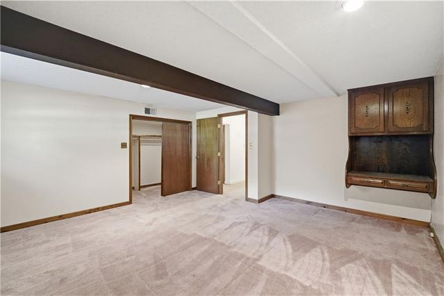 600 NE Golfview Drive, Blue Springs, MO 64014