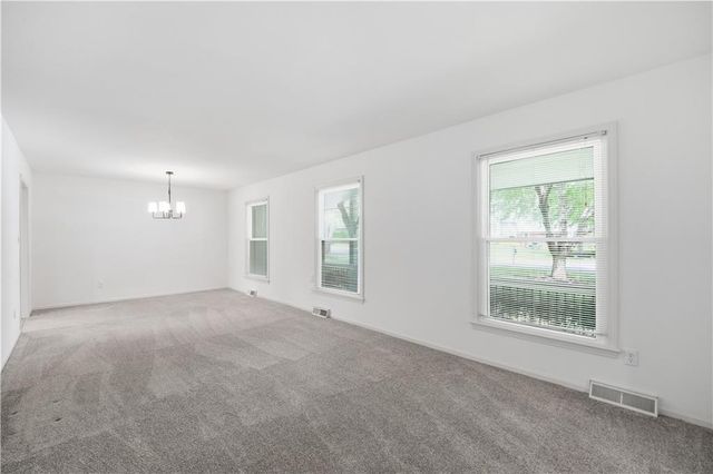 600 NE Golfview Drive, Blue Springs, MO 64014