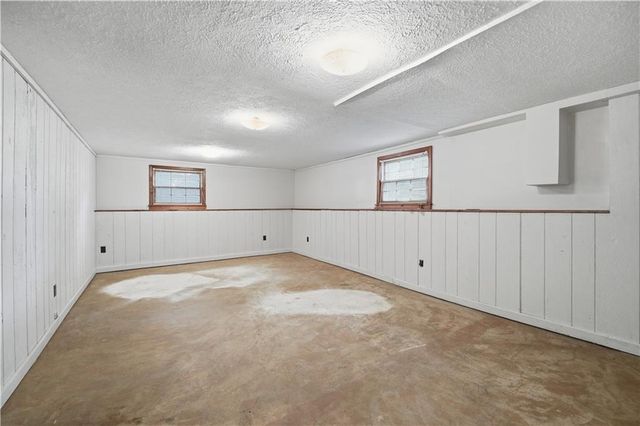 600 NE Golfview Drive, Blue Springs, MO 64014
