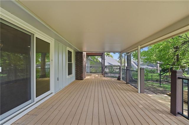 600 NE Golfview Drive, Blue Springs, MO 64014