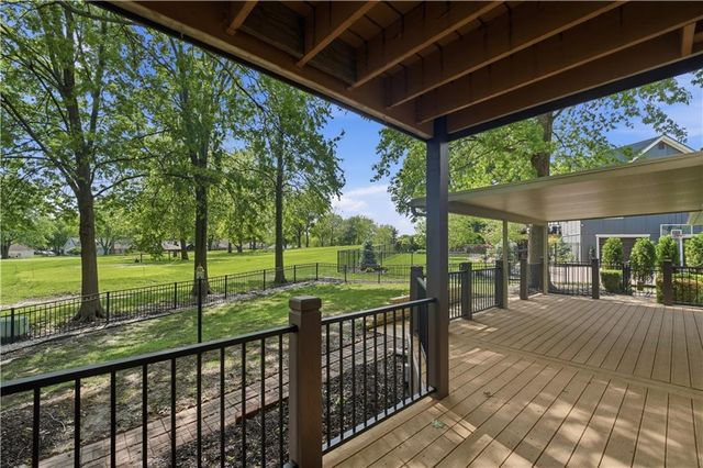 600 NE Golfview Drive, Blue Springs, MO 64014