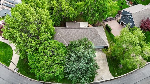 600 NE Golfview Drive, Blue Springs, MO 64014