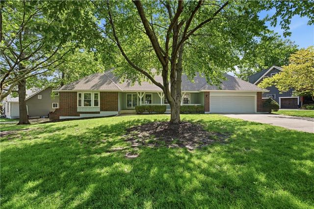 600 NE Golfview Drive, Blue Springs, MO 64014
