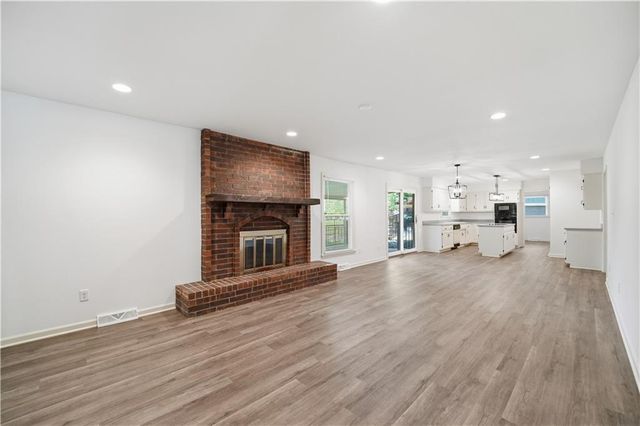 600 NE Golfview Drive, Blue Springs, MO 64014