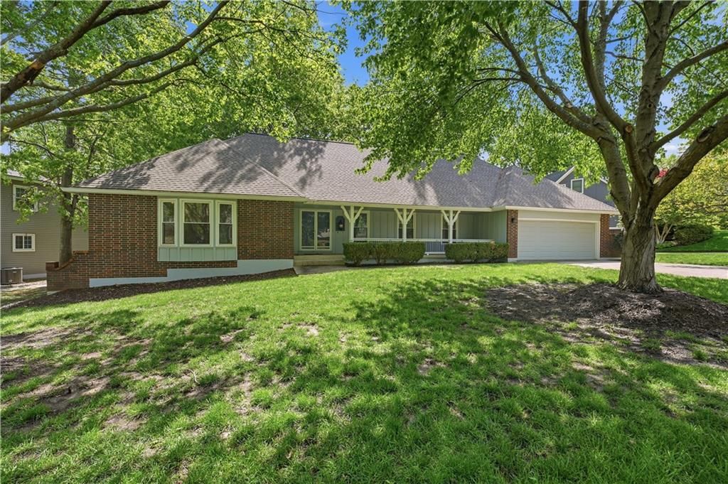 600 NE Golfview Drive, Blue Springs, MO 64014