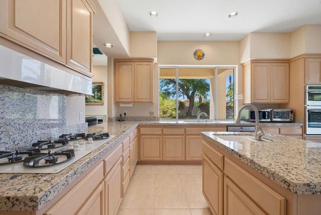 81 Appian Way, Palm Desert, CA 92211