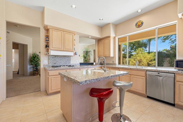 81 Appian Way, Palm Desert, CA 92211