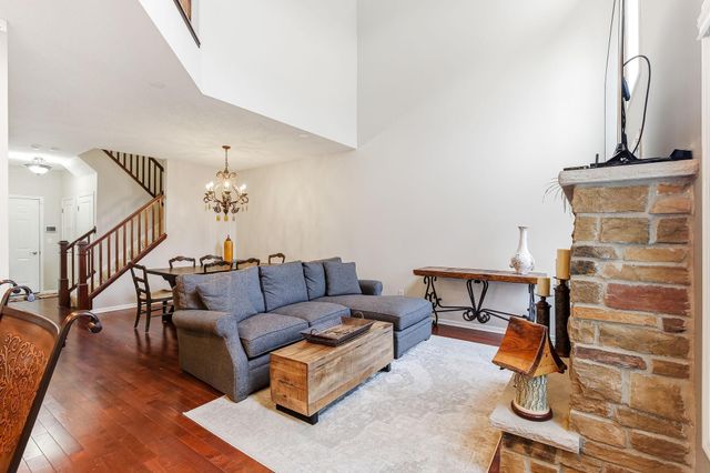 586 Sutherland Drive, Woodbury, MN 55129