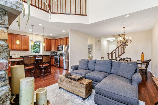 586 Sutherland Drive, Woodbury, MN 55129