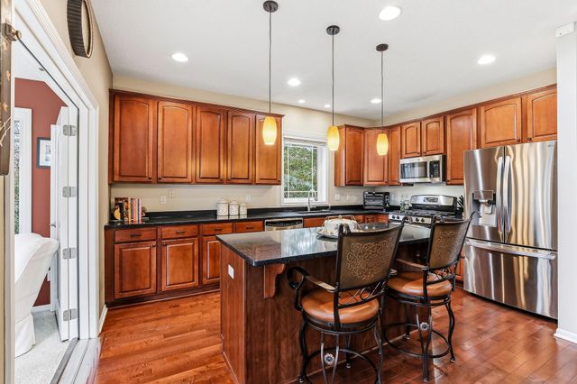 586 Sutherland Drive, Woodbury, MN 55129