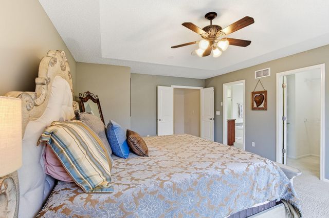 586 Sutherland Drive, Woodbury, MN 55129