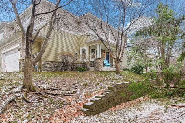 586 Sutherland Drive, Woodbury, MN 55129