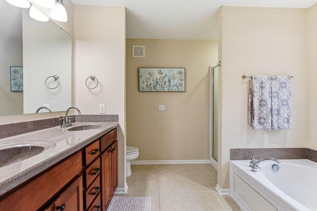 586 Sutherland Drive, Woodbury, MN 55129