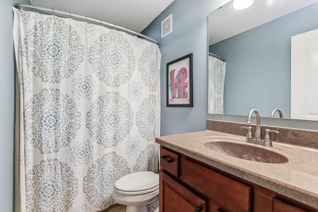 586 Sutherland Drive, Woodbury, MN 55129