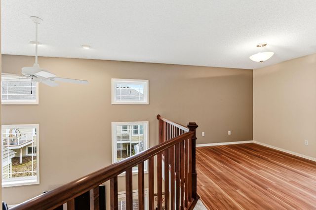 586 Sutherland Drive, Woodbury, MN 55129