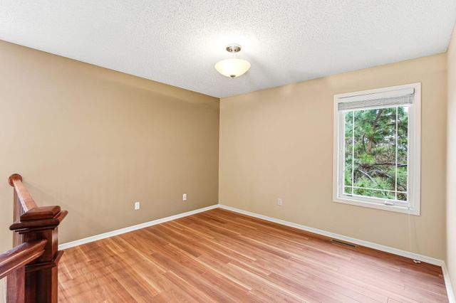 586 Sutherland Drive, Woodbury, MN 55129