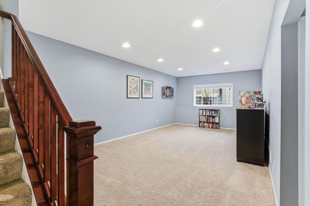 586 Sutherland Drive, Woodbury, MN 55129