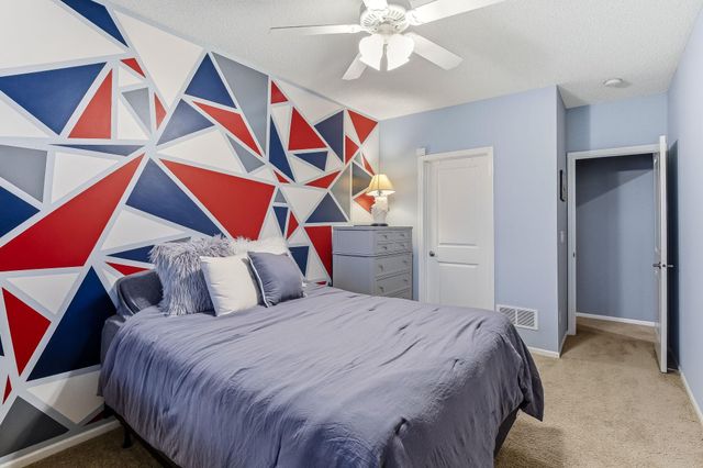 586 Sutherland Drive, Woodbury, MN 55129