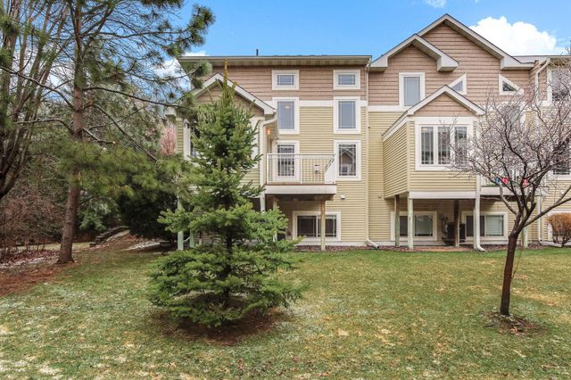 586 Sutherland Drive, Woodbury, MN 55129