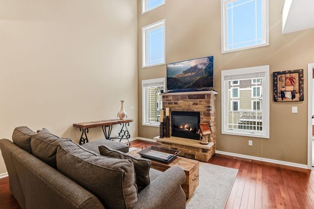 586 Sutherland Drive, Woodbury, MN 55129