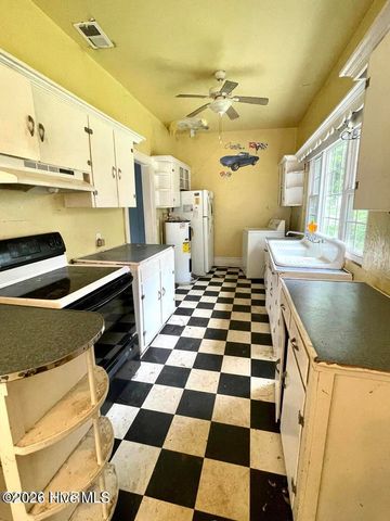 309 E Roseboro Street, Roseboro, NC 28382