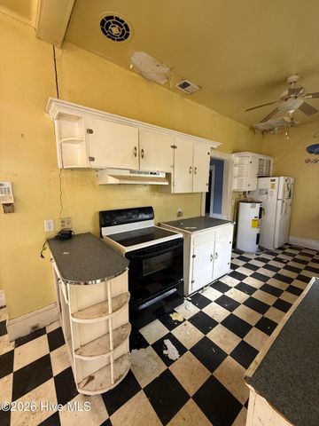 309 E Roseboro Street, Roseboro, NC 28382