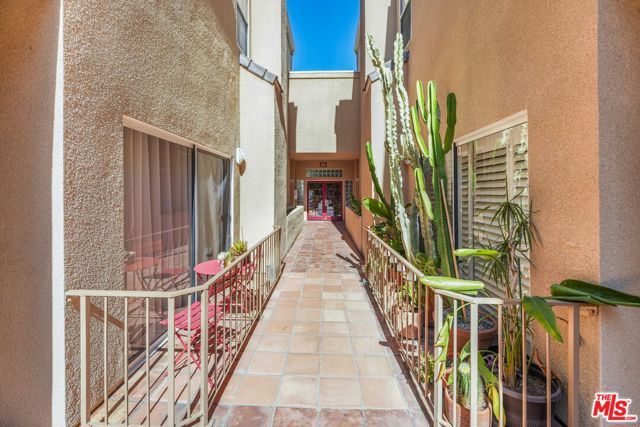 4139 Cahuenga Boulevard 106, North Hollywood (los Angeles), CA 91602