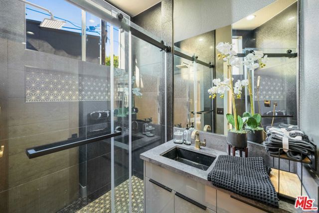 4139 Cahuenga Boulevard 106, North Hollywood (los Angeles), CA 91602