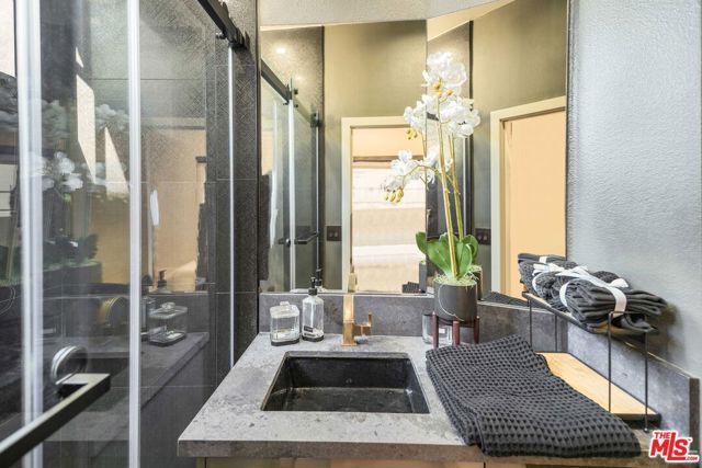 4139 Cahuenga Boulevard 106, North Hollywood (los Angeles), CA 91602