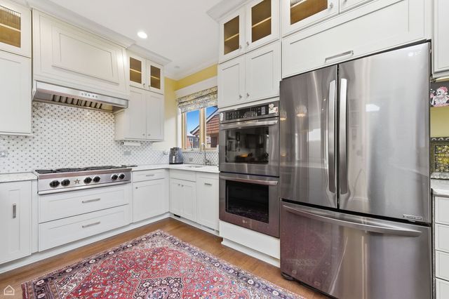 1516 W Sherwin Avenue, Chicago, IL 60626