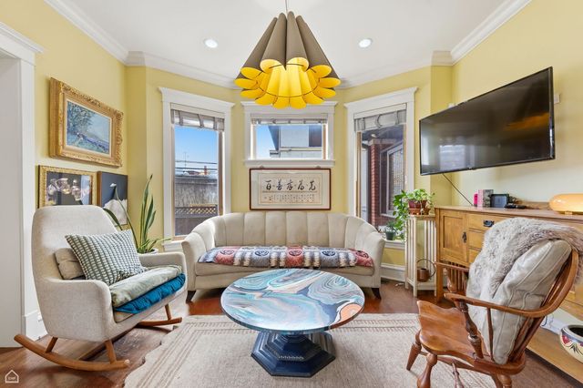 1516 W Sherwin Avenue, Chicago, IL 60626