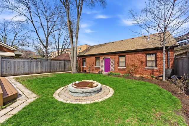 1516 W Sherwin Avenue, Chicago, IL 60626