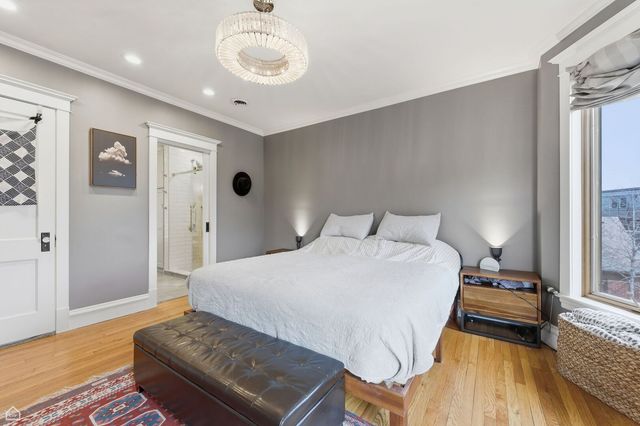 1516 W Sherwin Avenue, Chicago, IL 60626