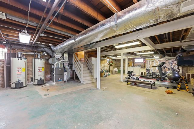 1516 W Sherwin Avenue, Chicago, IL 60626