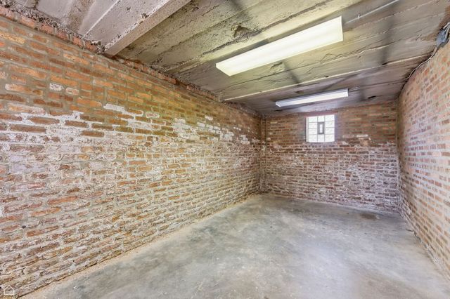 1516 W Sherwin Avenue, Chicago, IL 60626