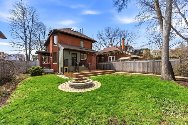 1516 W Sherwin Avenue, Chicago, IL 60626