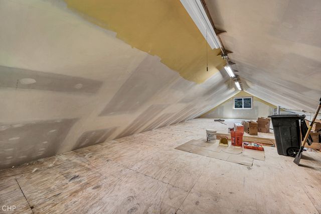 1516 W Sherwin Avenue, Chicago, IL 60626