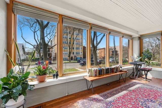 1516 W Sherwin Avenue, Chicago, IL 60626