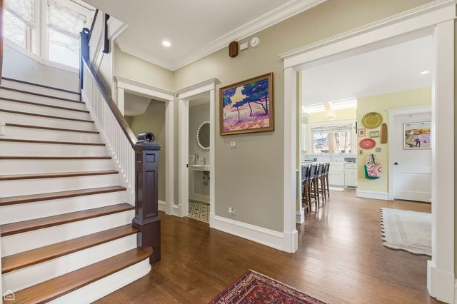 1516 W Sherwin Avenue, Chicago, IL 60626